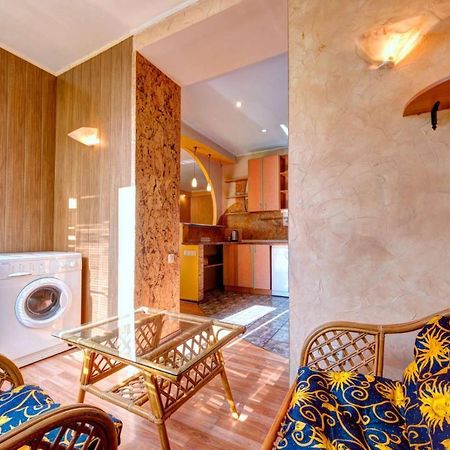 Three-Room Apartment Near Ocean Plaza Kyiv Exterior photo