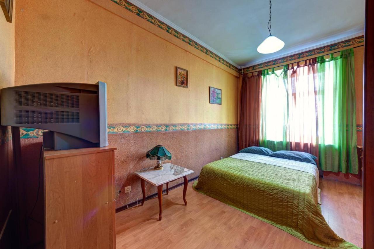 Three-Room Apartment Near Ocean Plaza Kyiv Exterior photo